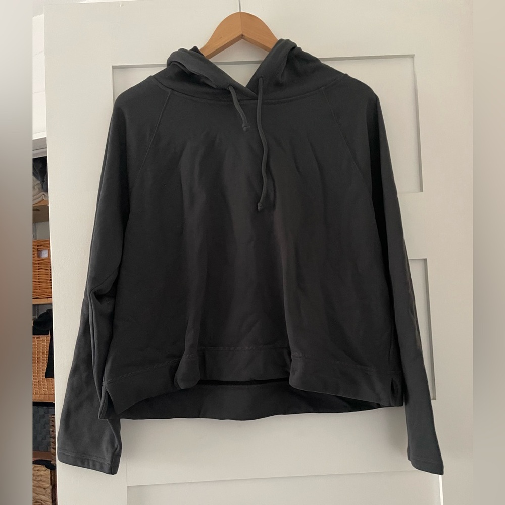 Eileen fisher french terry hooded top grey Size M. NWT.